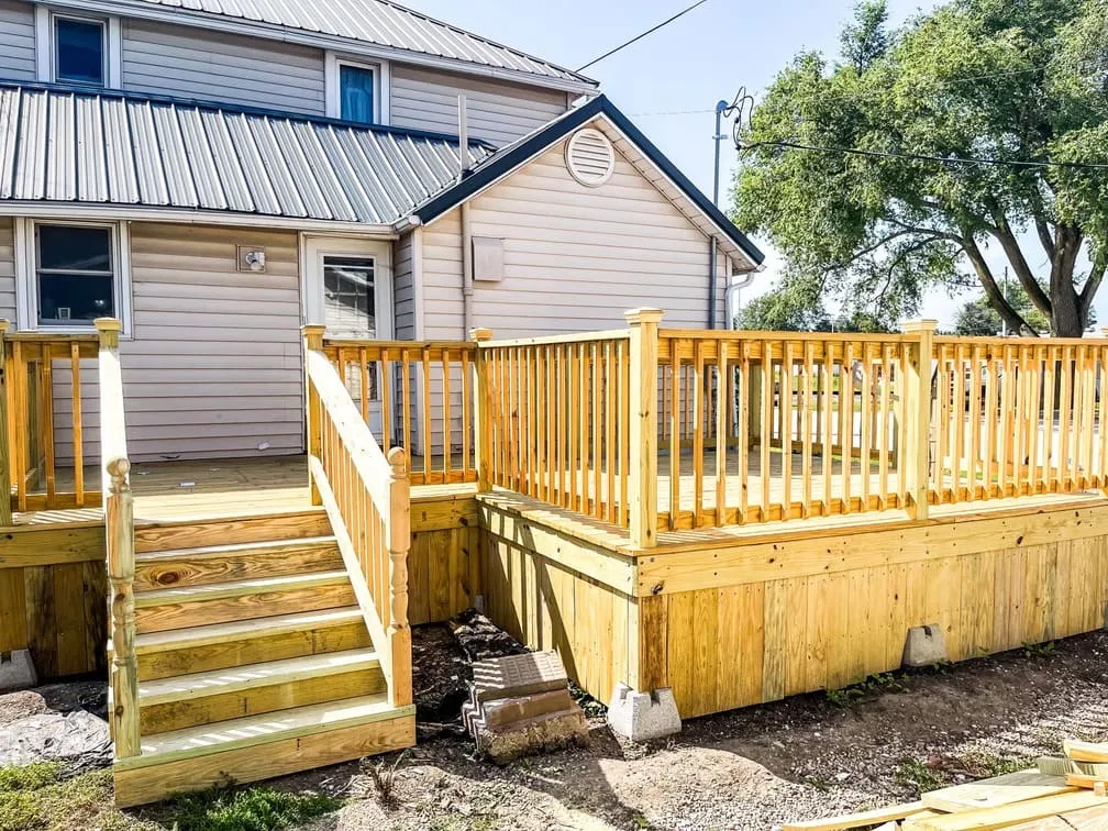 Deck refinishing in Springfield Illinois